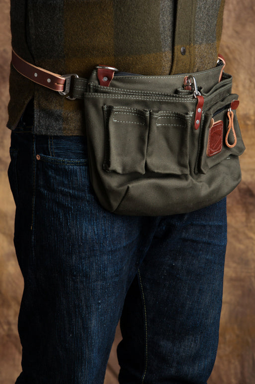 Explorer Lens Quiver | Canvas and Leather Messenger Bag