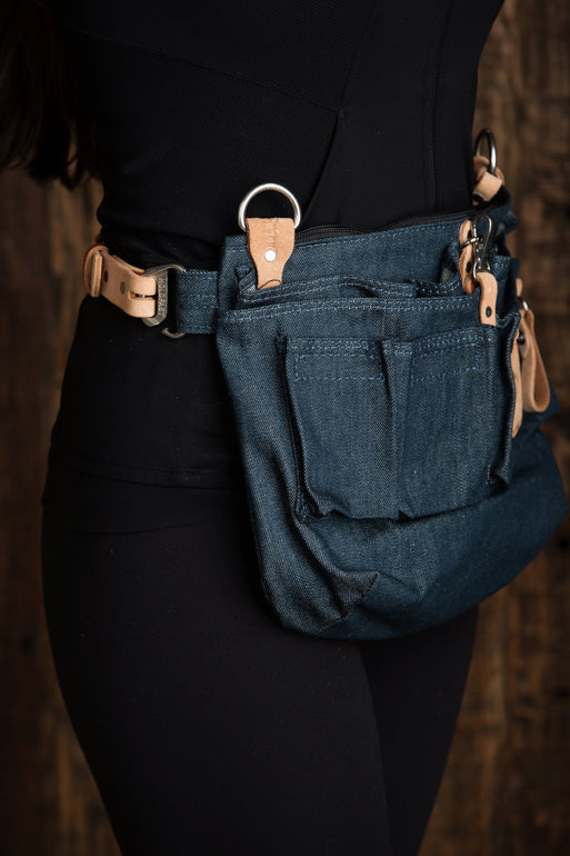 Explorer Lens Quiver | Canvas and Leather Messenger Bag